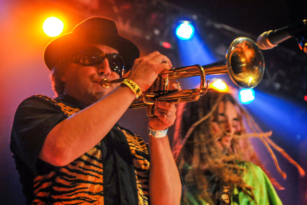 Horn Section - Reverend Right Time